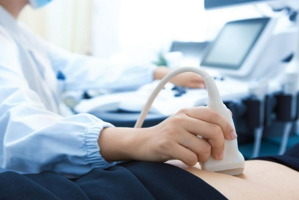 Echos abdomino-pelvienne et thyroïdienne dans un check-up santé